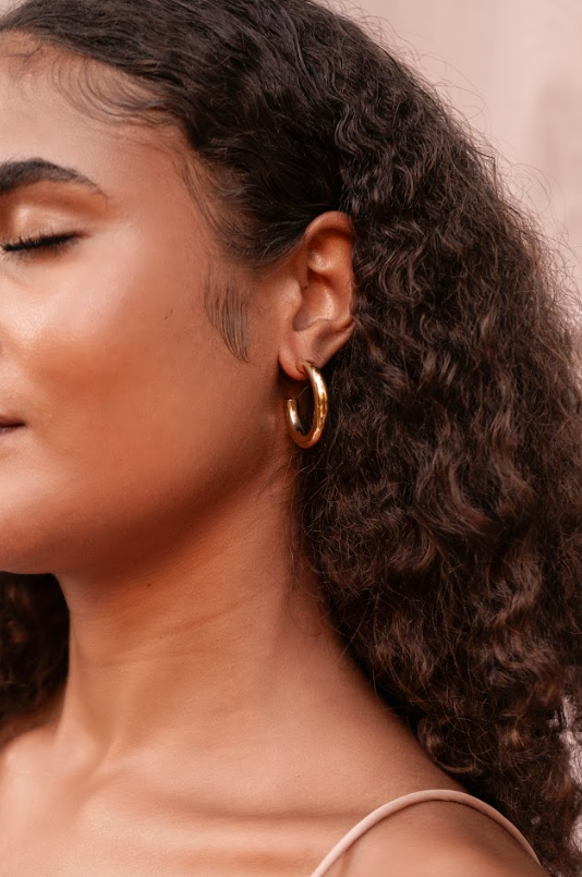 Zuri Earrings - Medium Hoop