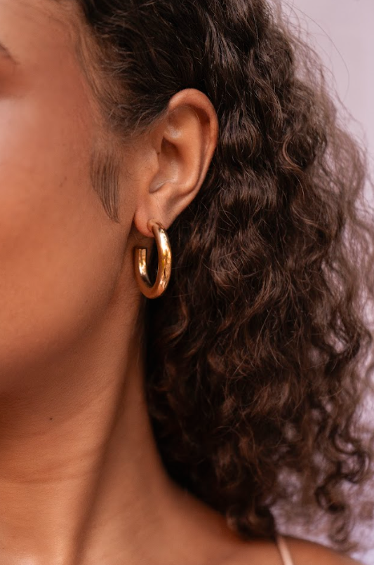 Zuri Earrings - Medium Hoop