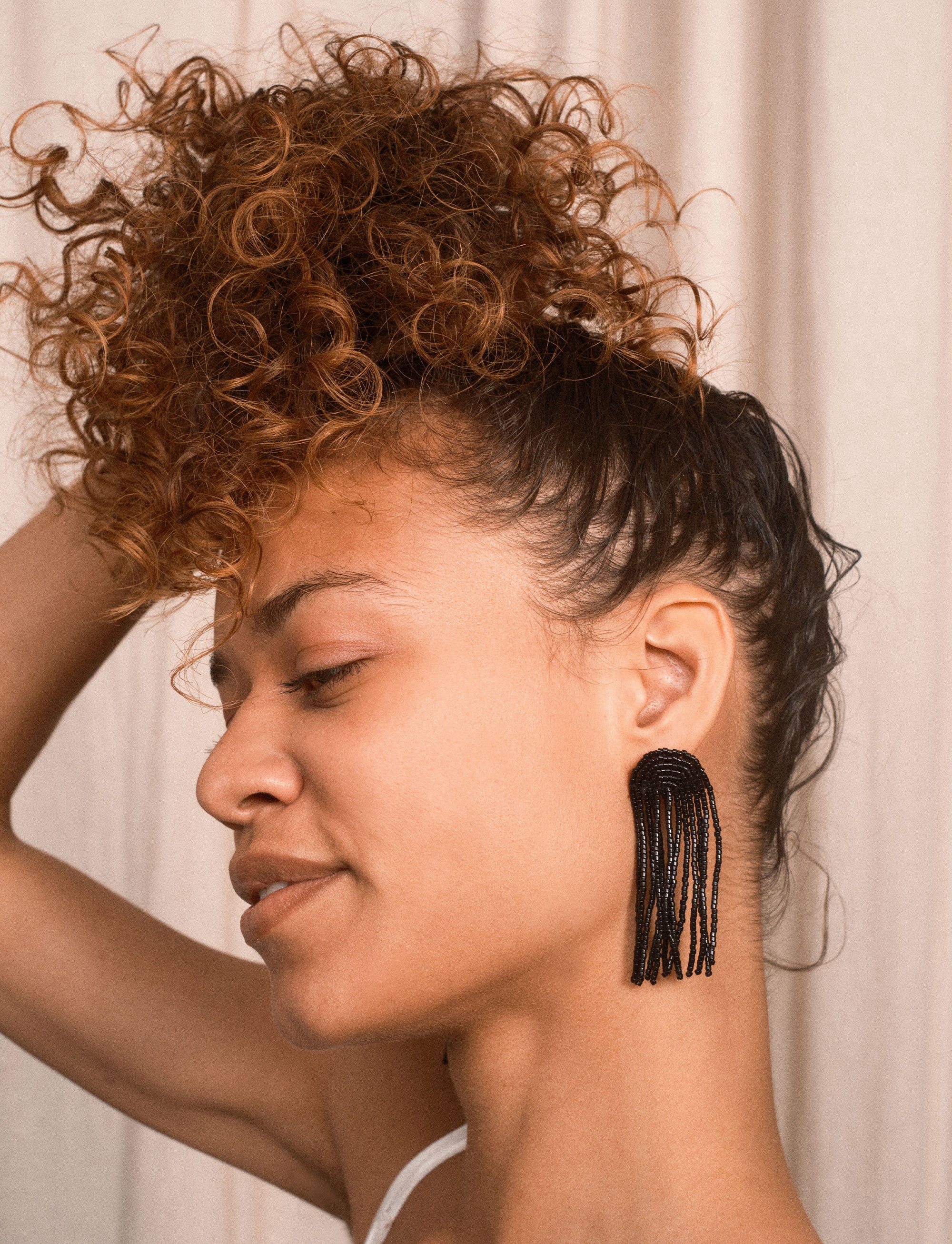 Kuota Arch Earrings - Onyx